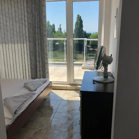 Cherno Apartment Nesebar